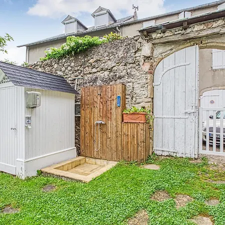 Cozy In Jean Du Bruel