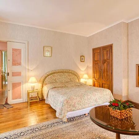 Cozy In Jean Du Bruel Apartment