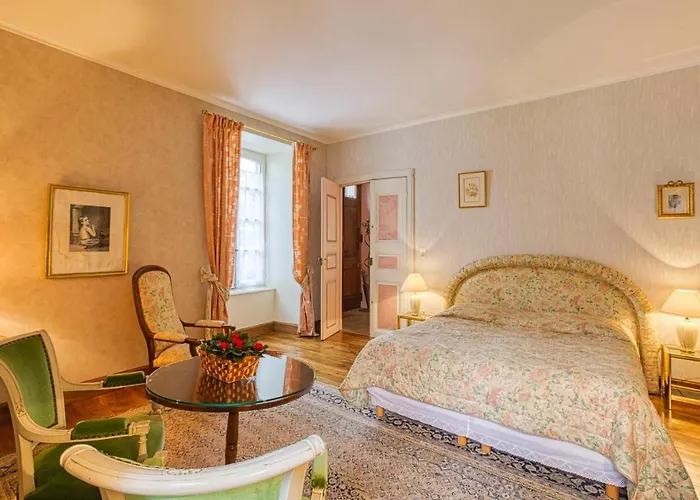 Cozy In Jean Du Bruel *