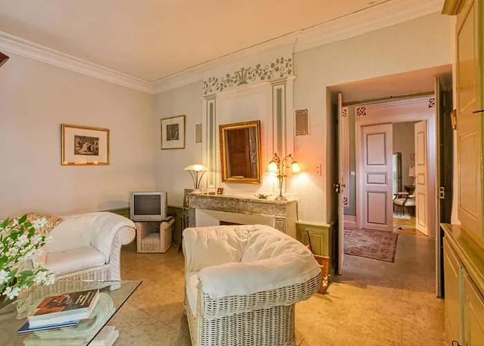 Cozy In Jean Du Bruel *